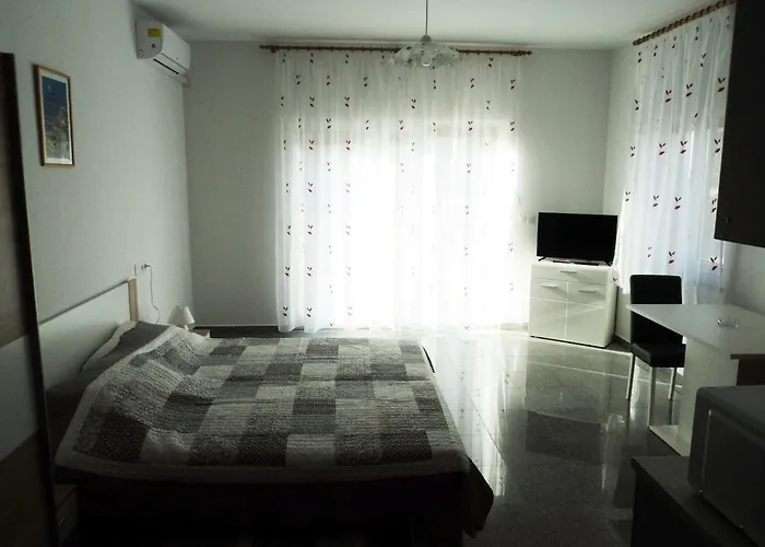 Charming For Couples Near Ac Parking *